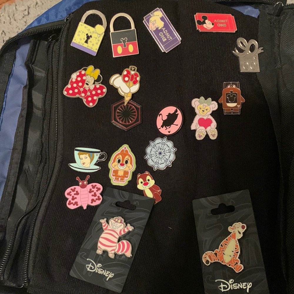 Bundle of 18 Disney pins